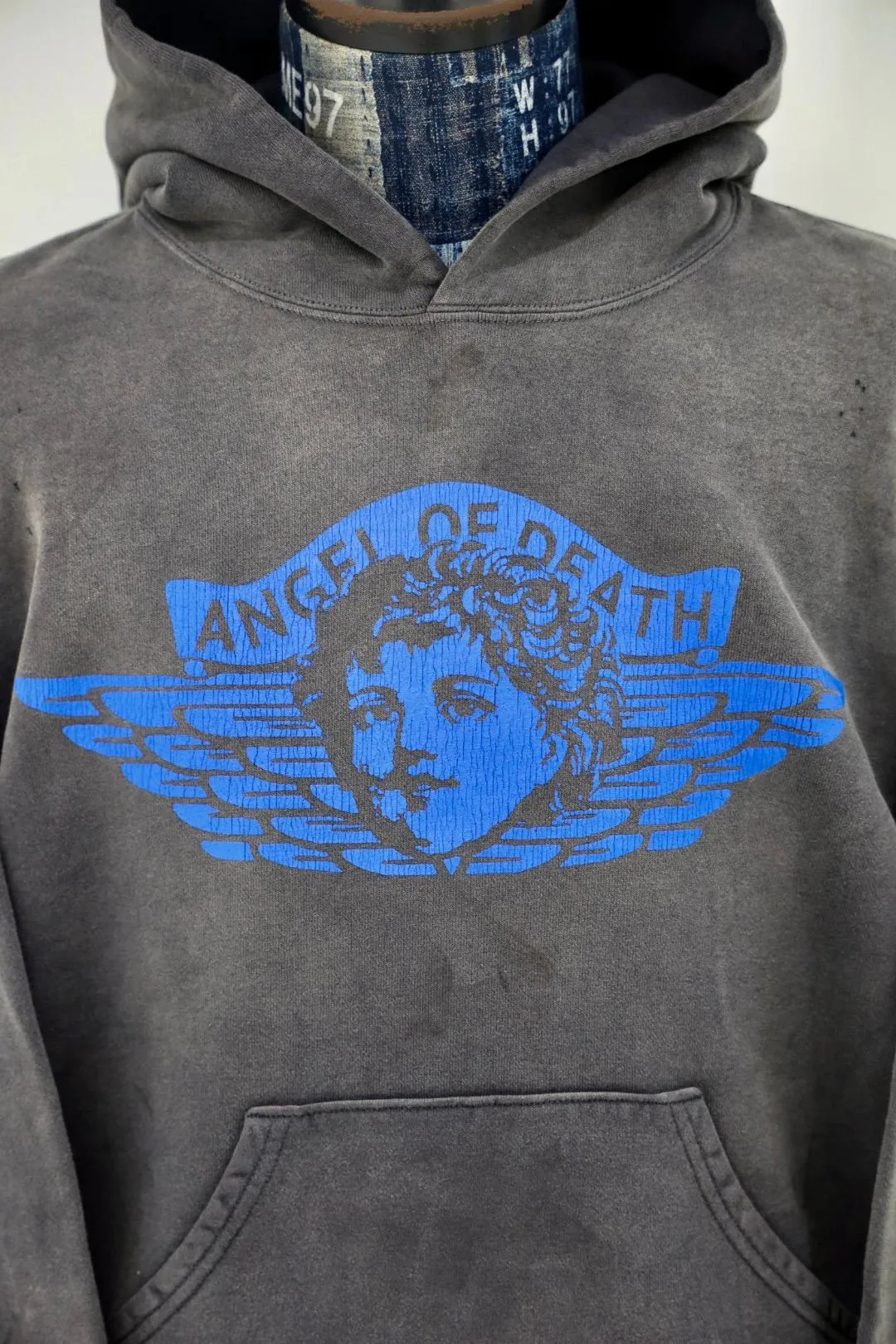 SAINT Mxxxxxx HOODIE/ANGEL/BLK 25 years new angel rebirth washed hoodie, washed black S-XL 25 years new version, revised many times, the version is more pure! Heavy washing water spray fading process, stronger distressing effect, handmade wormhole destruction treatment, genuine level distressed crack printing